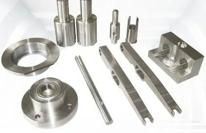 Noccioline in acciaio inossidabile rivestite in polvere, bulloni e viti per la lavorazione di parti di apparecchiature CNC
