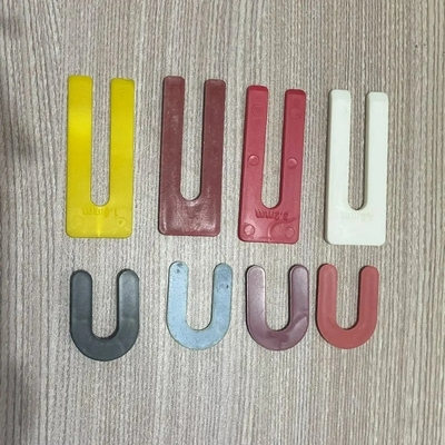 Guarnizione di ferro di cavallo in plastica a forma di U diretta per stampaggio e prestazioni di lunga durata
