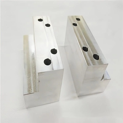 Processo di timbraggio di prodotti hardware CNC in ottone alluminio