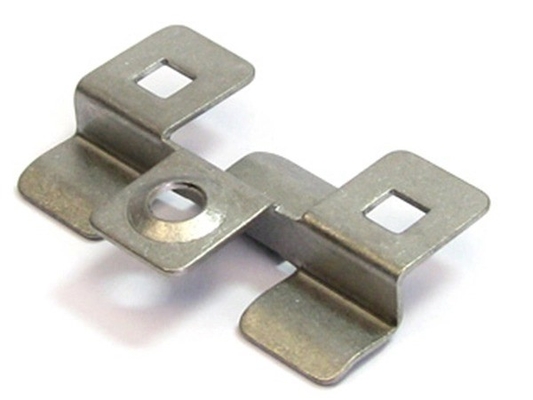 Prodotti di hardware di precisione in fabbrica Processo di stampaggio Clip di molla in acciaio inossidabile